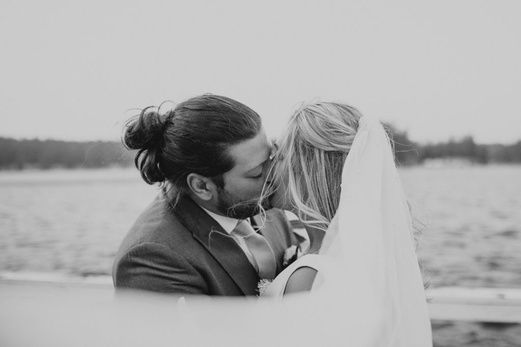 couple kissing on gig harbor dock